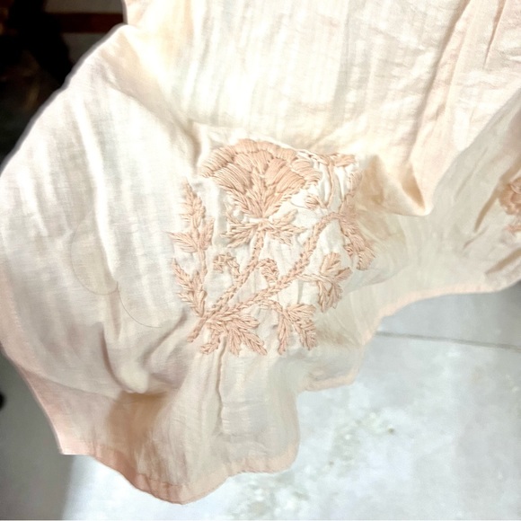 A beautiful breezy Kurta A casual in pastel peach cotton , thread embroidered - Picture 4 of 8